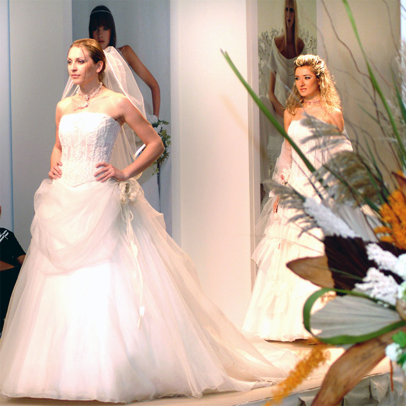 Idea Sposa la Moda Nuziale Idea Sposa la Moda Nuziale